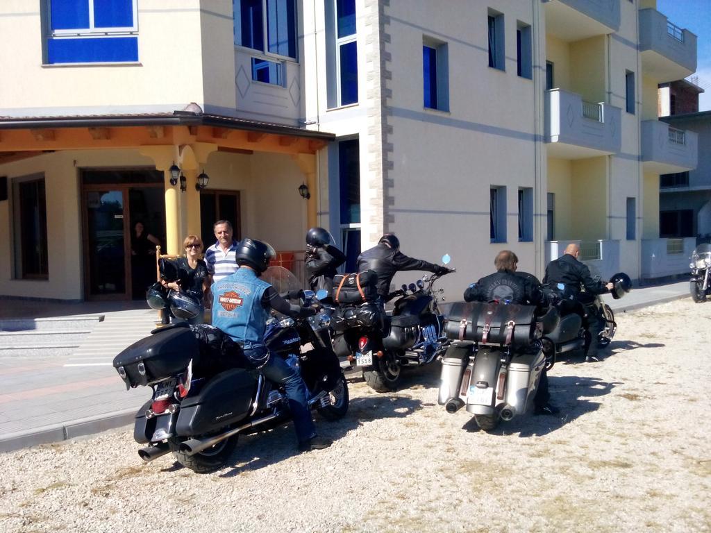 Hotel Restaurant Globi Velipoje Exterior photo