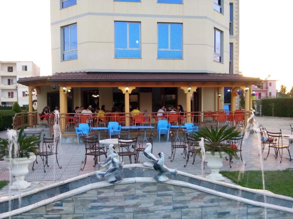 Hotel Restaurant Globi Velipoje Exterior photo